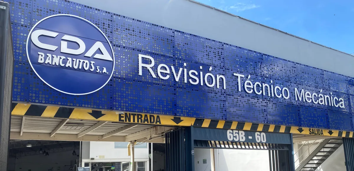 Fachada del CDA Bancautos S.A. en Belén Fátima, Medellín